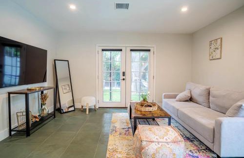 Sherman Oaks Casa | Serene 1 bed guest house with patio sleeps 6