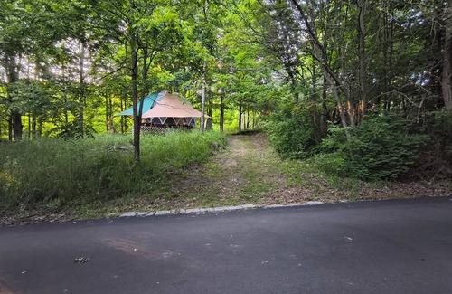 Frankfort Cabaña | Serene 1-bedroom dome in Frankfort,steps away from townn