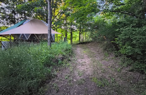 Frankfort Cabaña | Serene 1-bedroom dome in Frankfort,steps away from townn