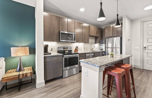 Montopolis Apartamento | Serene 1BR luxe suite close to DT w/ fast WiFi gym