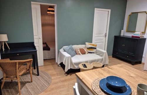 Sens Apartamento | Serene 1BR Oasis in the Heart of Sens Center