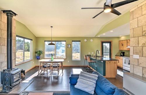 Baca Grande Cabina | Serene 2-Bed Crestone Cabin Mountain Views Modern Comforts Dog-Friendly