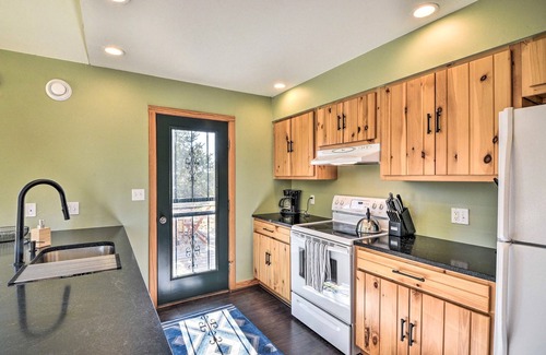 Baca Grande Cabina | Serene 2-Bed Crestone Cabin Mountain Views Modern Comforts Dog-Friendly