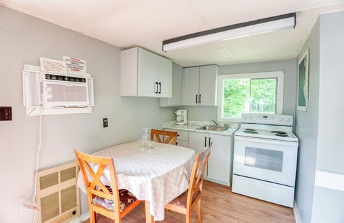 Frontenac Cabina | Serene 2-Bed + Futon Lakeside Cottage: Sleeps 5-6, Full Amenities!