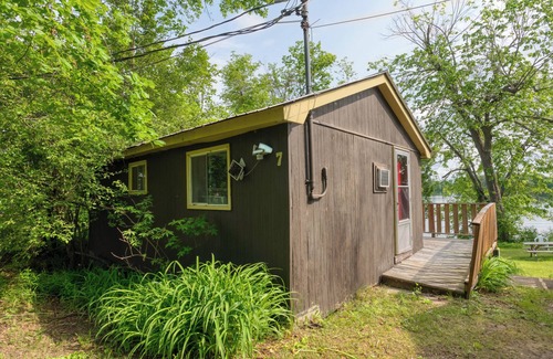 Frontenac Cabina | Serene 2-Bed + Futon Lakeside Cottage: Sleeps 5-6, Full Amenities!