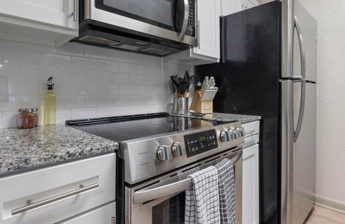 Carrboro Apartamento | Serene 2BD 2BA | 5 min UNC | On-Site Gym & Pool