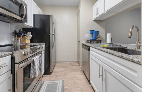 Carrboro Apartamento | Serene 2BD 2BA | 5 min UNC | On-Site Gym & Pool