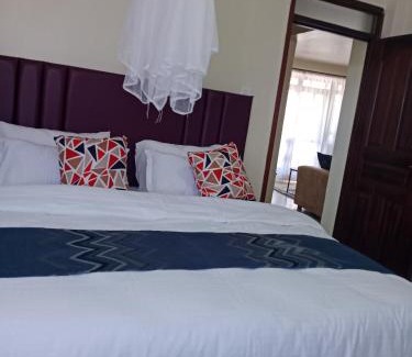 Ngelani Apartamento | Serene 2BR Getaway with Stunning Hill Views