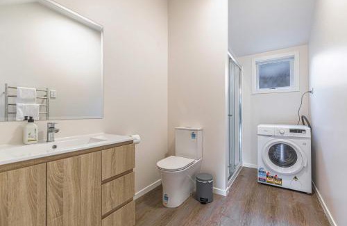 Mount Eden Casa | Serene 2BR Home w Grill & Yard by Zodiak Stays