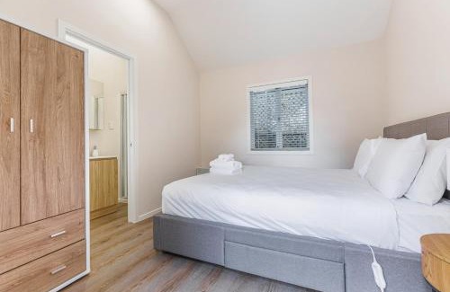 Mount Eden Casa | Serene 2BR Home w Grill & Yard by Zodiak Stays