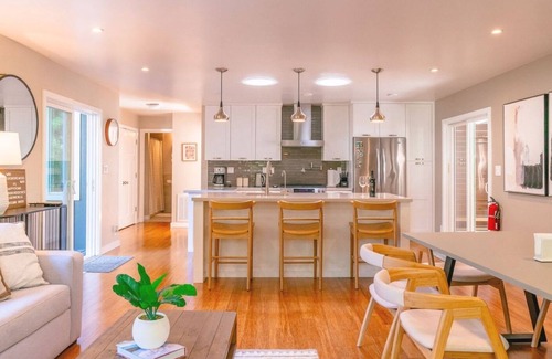 Northwood Casa | Serene 2BR Retreat, Great Views, Private Hot Tub