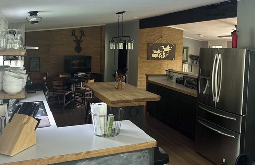 Frontier Casa | Serene 3/2 Lakefront Getaway with Sauna. Sleeps 10+ in Hillsdale County Michigan