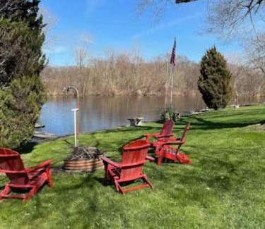 Helmer Casa | Serene 3-Bdrm Lakehouse