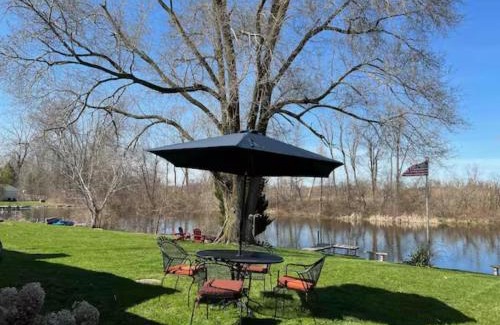 Helmer Casa | Serene 3-Bdrm Lakehouse