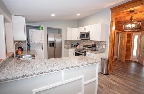 Gainesville Cabaña | Serene 3 Bedroom home on quiet 10acre 6 queen beds
