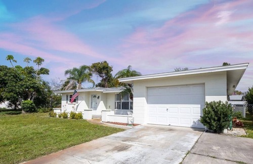 Venice Gardens Casa | Serene 3-Bedroom Home Near Venice Beaches