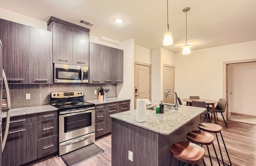 Leander Apartamento | Serene 3B Getaway | Pool, Gym, Parking, Pet Wash