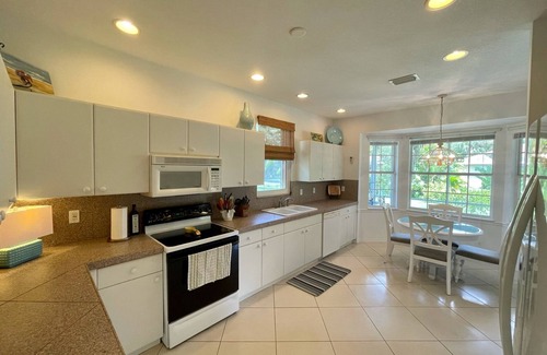 Bonita Springs Casa | Serene 3BD/2BA Home w/ Lanai overlooking Coconut Trees: 9 Mi to Beach!
