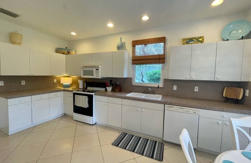 Bonita Springs Casa | Serene 3BD/2BA Home w/ Lanai overlooking Coconut Trees: 9 Mi to Beach!
