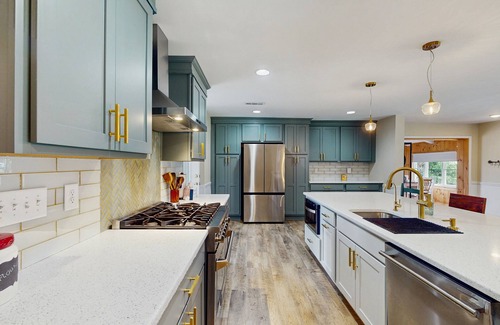 Newport Casa | Serene 3BR Waterfront Retreat With A/C, Wifi, Two Kayaks, and Full Kitchen