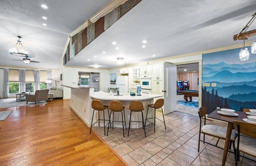 Sevierville Casa | Serene 4 bed: Arcade/Pet Friendly/Great Location
