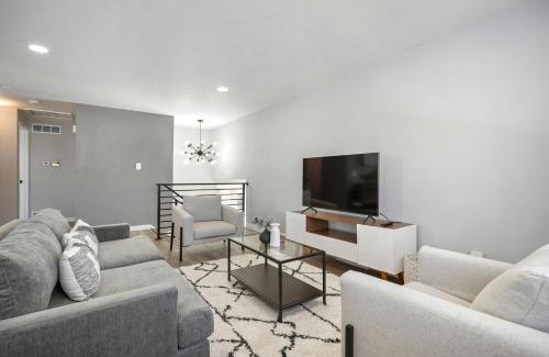 Highlands Casa | Serene 4-Bedroom Getaway in Arvada! Pet-friendly!