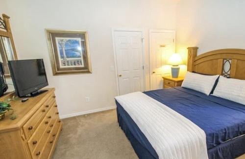 Four Corners Casa | Serene 4-Bedroom Lakeview Retreat with South-Facing Pool & Sun-Drenched Outdoor Living