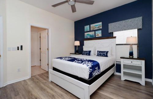 Four Corners Casa | Serene 4-Bedroom Lakeview Retreat with South-Facing Pool & Sun-Drenched Outdoor Living