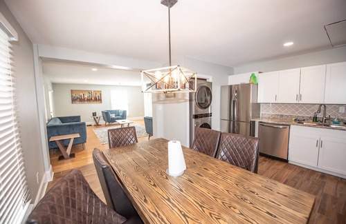 Gainesville Cabaña | Serene 4 Bedrooms home ON quiet 10 acres 11 beds.