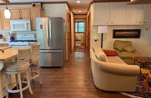 Waterloo Cabina | Serene 4-BR lakefront cabin, central Lake Greenwood, 2-14ppl, dock slip, pets
