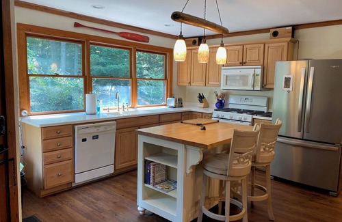 Waterloo Cabina | Serene 4-BR lakefront cabin, central Lake Greenwood, 2-14ppl, dock slip, pets