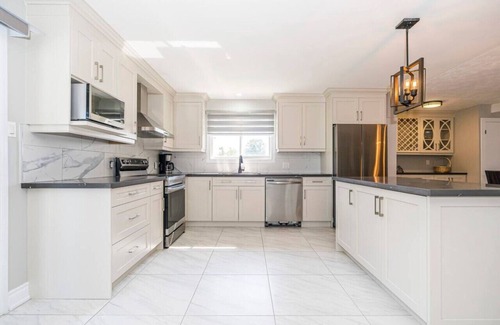 Georgina Casa | Serene 4BR house w/ Hot tub, Lake, Billiards & BBQ