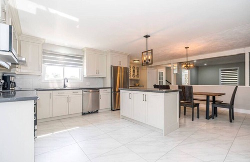 Georgina Casa | Serene 4BR house w/ Hot tub, Lake, Billiards & BBQ