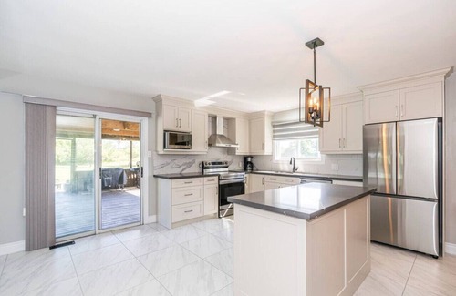 Georgina Casa | Serene 4BR house w/ Hot tub, Lake, Billiards & BBQ