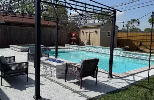 Edgebrook Casa | Serene 5-bedroom house with AC in vibrant Houston