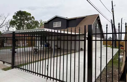 Edgebrook Casa | Serene 5-bedroom house with AC in vibrant Houston