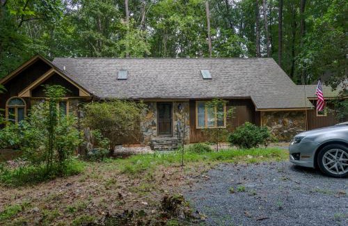 Raleigh Casa | Serene Acre Retreat- in Apex near Raleigh