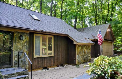 Raleigh Casa | Serene Acre Retreat- in Apex near Raleigh