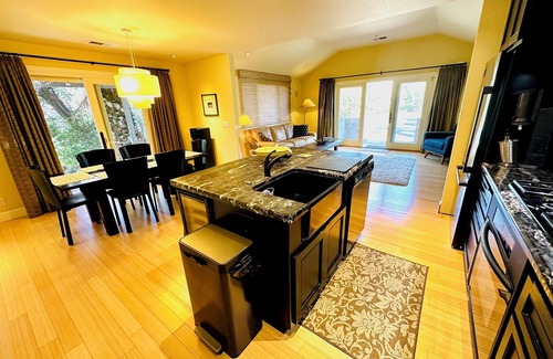 Calistoga Casa | Serene and Cozy 2-Bedroom House in Calistoga with Covered Patio