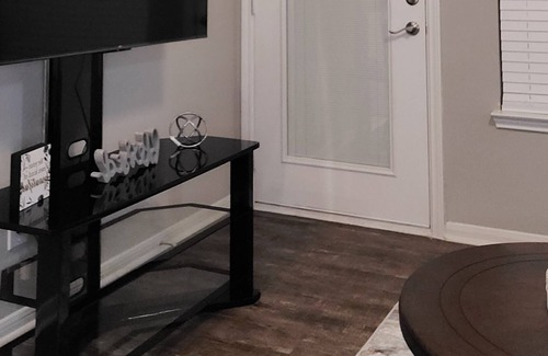 Pearland Apartamento | Serene and Cozy Family-friendly1 bdrm Apt w/Lakeview in Pearland, TX!