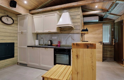 Lasko Apartamento | Serene and Radiant Retreat Apartments - One Bedroom Apartment with Sauna