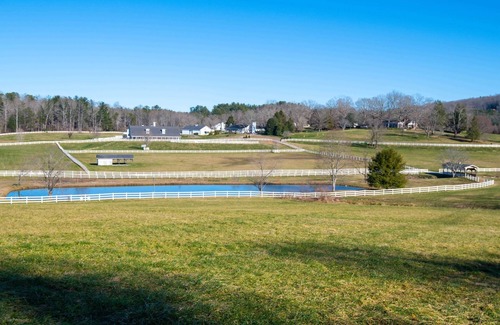 Hendersonville Cabaña | Sereno y apartado refugio junto a la montaña junto al río French Broad