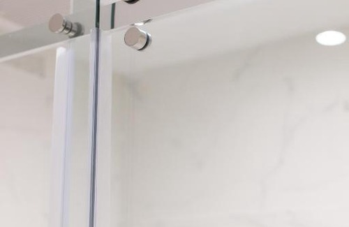 Little Italy Apartamento | Serene and Styled Little Italy Studio full bath by Den Stays