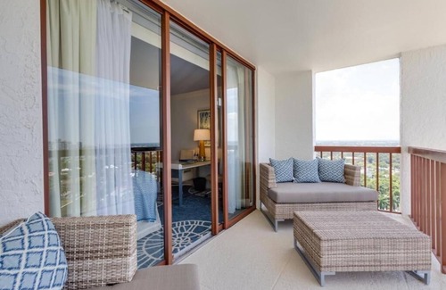 Pelican Bay Complejo | Serene Beach Resort Accommodation w/ Private Balcony & Views | Pools