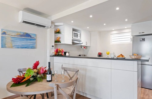 Grand Case Complejo | Serene Beachfront Suite| Private Beaches, Balcony Views & Water Adventures