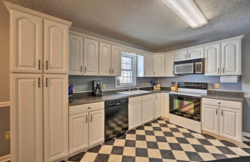 Piper Gap Casa | Serene Blue Ridge Getaway in Galax w/ Yard!