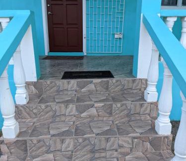 Demerara-Mahaica Apartamento | Serene Blue Villa Hide Away