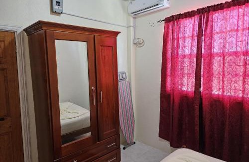 Demerara-Mahaica Apartamento | Serene Blue Villa Hide Away