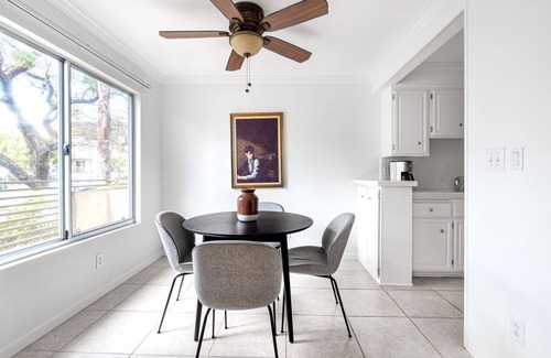 Sawtelle Apartamento | Serene Brentwood 1BR w/ Gym, walk to Downtown Dining, by Blueground