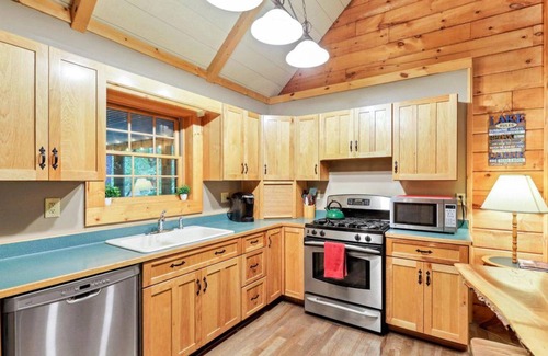 Apple Valley Cabina | Serene cabin at Apple Valley Lake